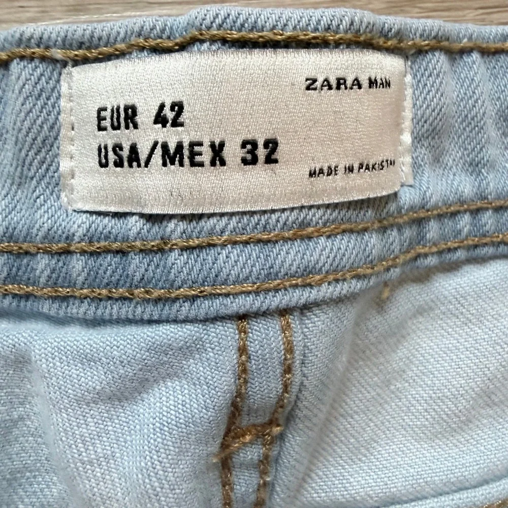 Zara Man Denim Shorts Light Wash Blue Relaxed Fit Casual Minimalist Size 32
